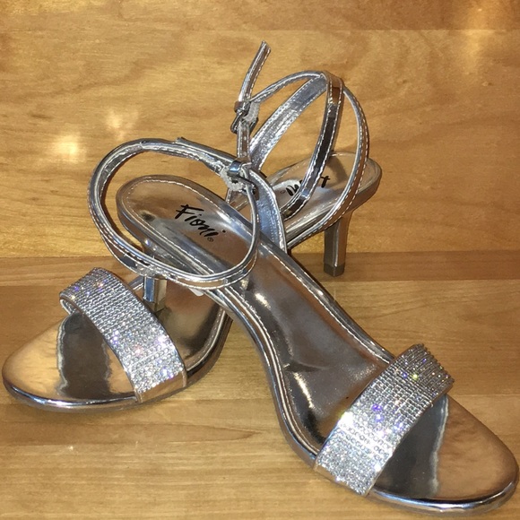 Payless Shoes - ✨Host Pick✨LAST SIZE 6 Silver Cocktail Sandals